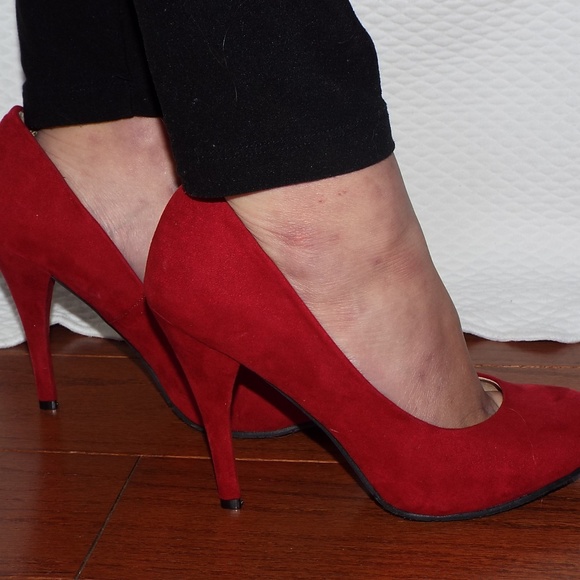 Candies Red Velvet Pumps - Picture 2 of 3